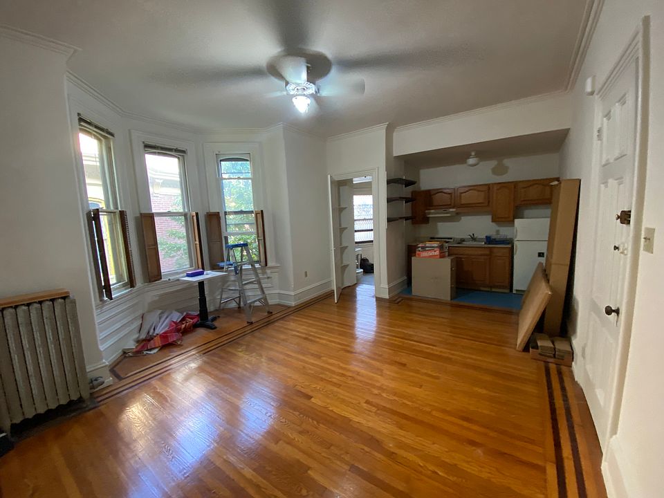 *Landlord Replacing Applicances in Kitchen!*