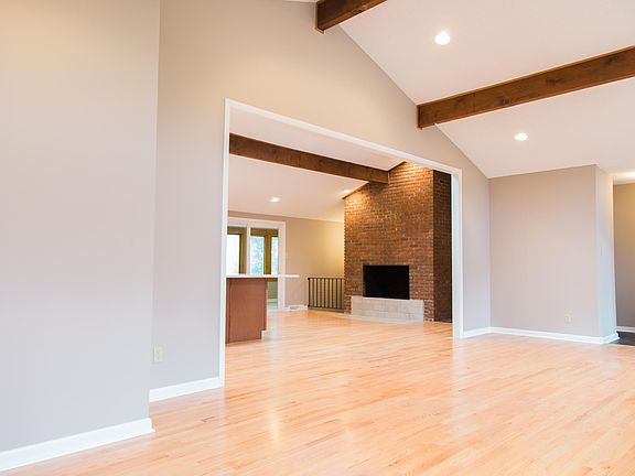 4th image of 2100 NE Belcaro Dr