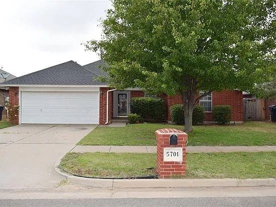 4 bed, 1991 sqft, $1,950 — Photo 1