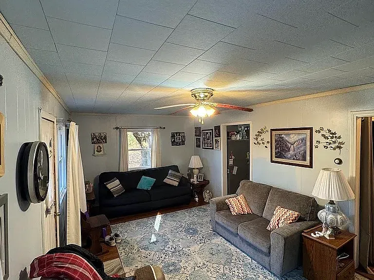 130 Earle St — Photo 4
