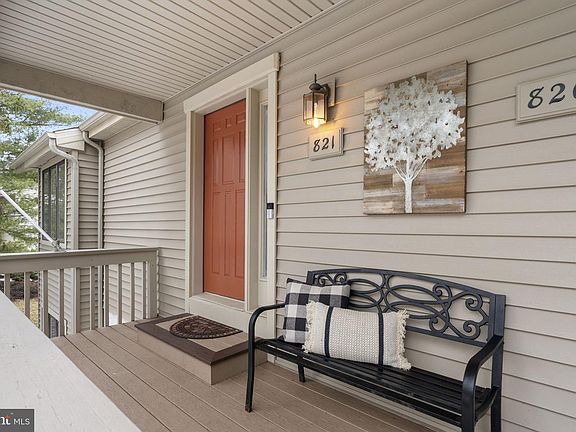 3rd image of 821 Jefferson Way #821