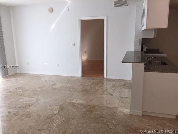 3rd image of 275 NE 18th St APT 905