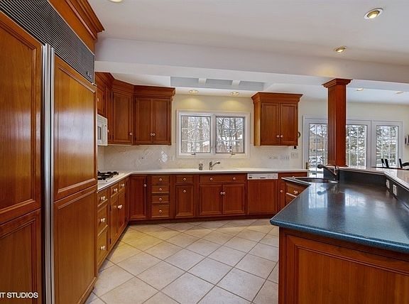 5th image of 1423 Ambleside Dr