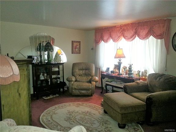 2nd image of 138 Della Dr