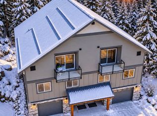 1328 Nordic Dr #B, Courtenay, BC V9J 1L0