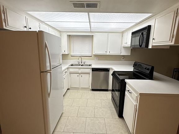 5th image of 1009 W Laura Ave