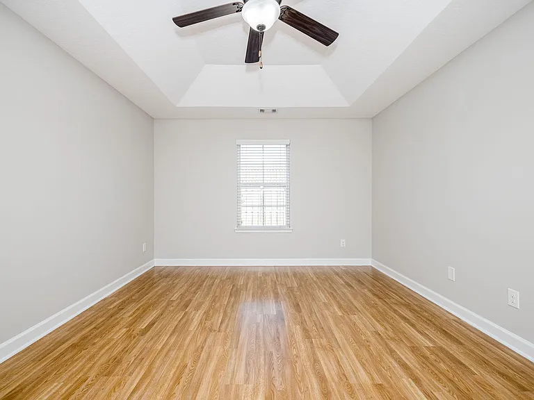 304 York Ln — Photo 21