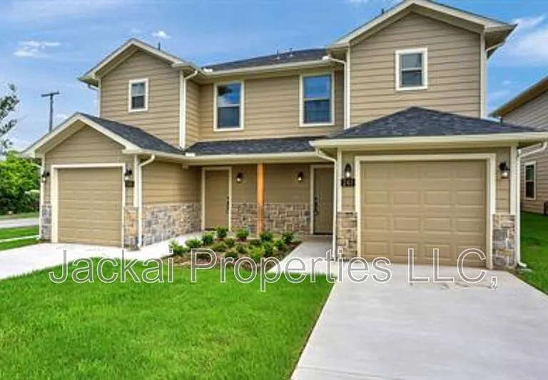 243 W Forest Ave — Photo 1
