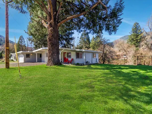 214 W Main St, Rogue River, OR 97537