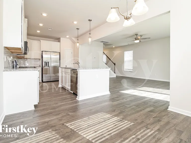 212 Ashborne Ln — Photo 4