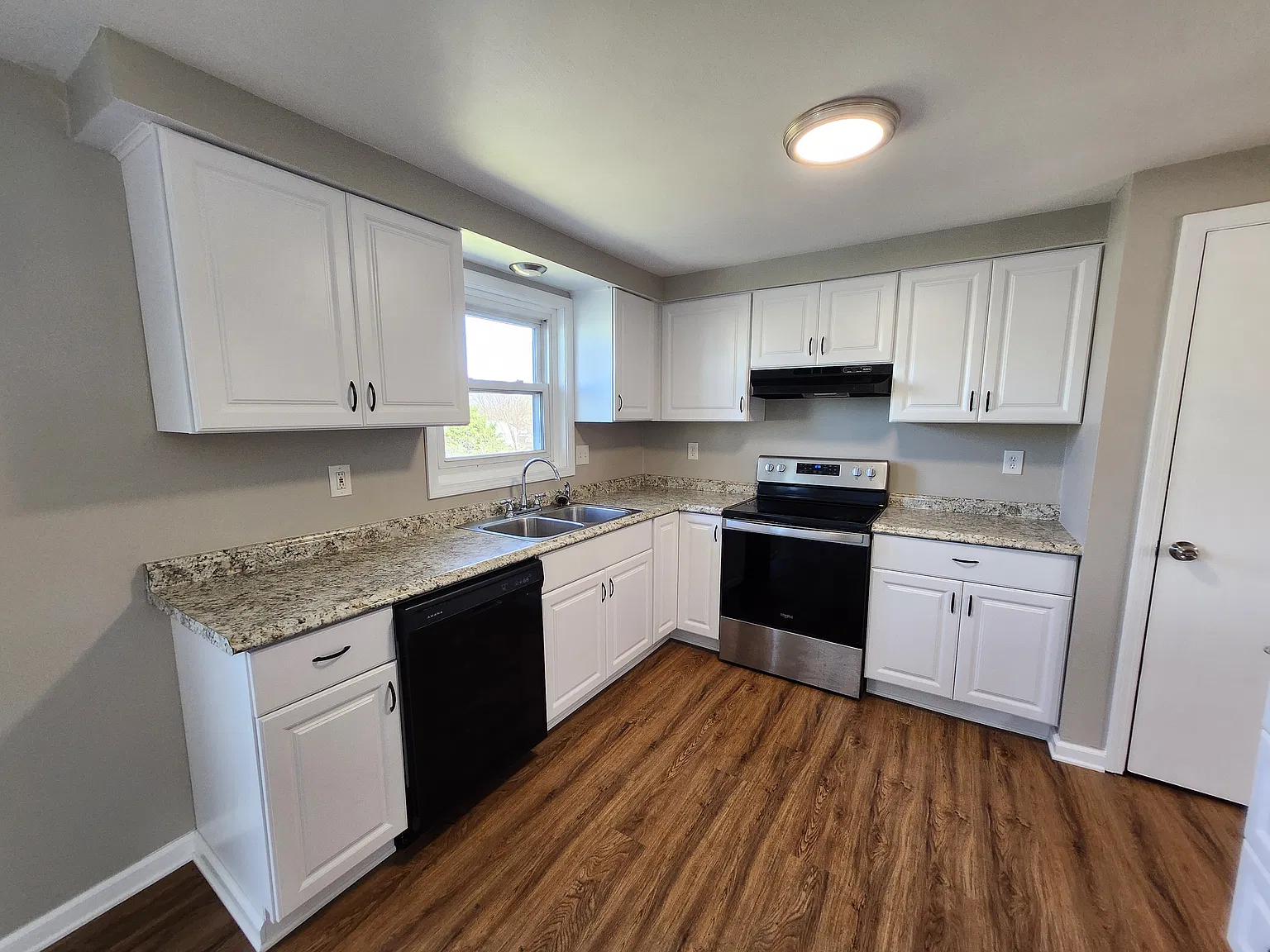 3 bed, 1508 sqft, $2,297 — Photo 4