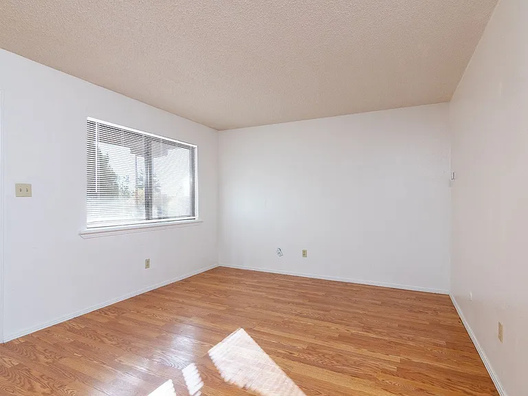 302 Artist Rd — Photo 4