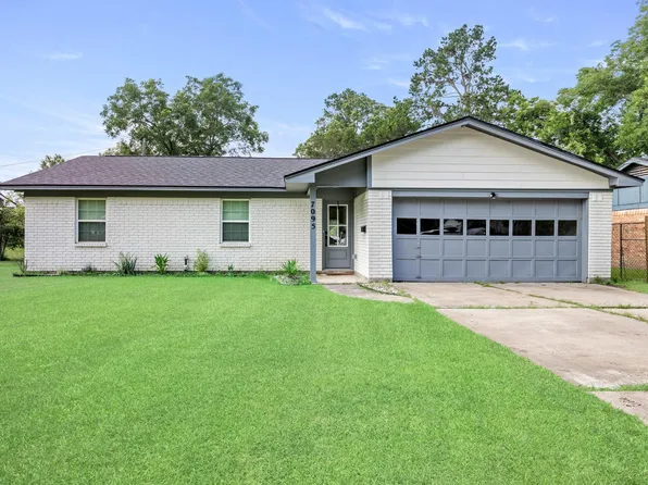 7095 Scotts Dr, Beaumont, TX 77708