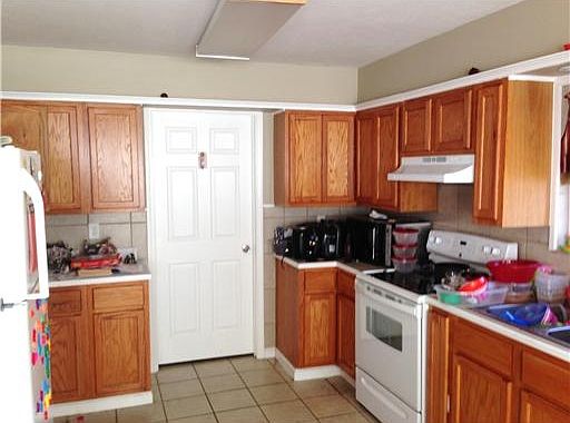 2nd image of 136 Carl Cir