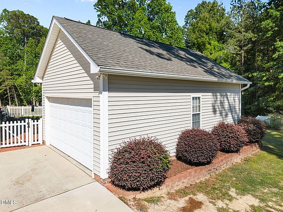 5th image of 112 Gibbons Dr