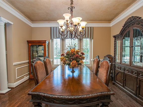 3rd image of 1011 Sophia Springs Ln