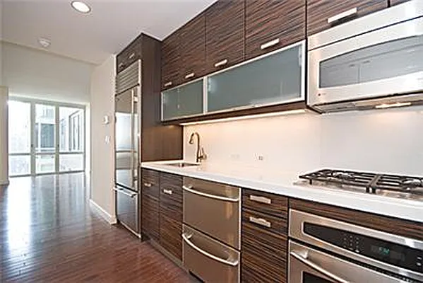 Rented by R New York | media 24
