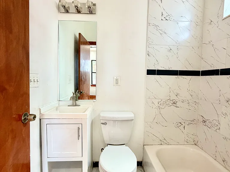 916 Whitelock St #100 — Photo 11