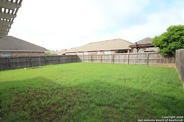 2207 Petseri Park — Photo 29