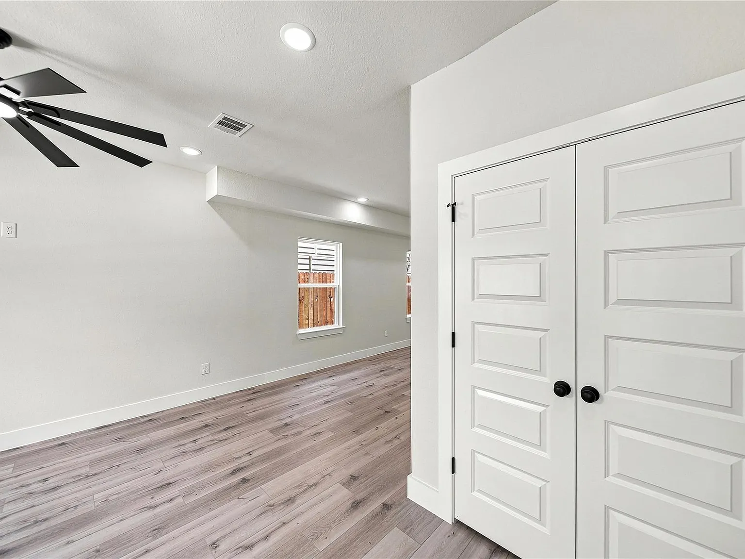 3 bed, 2.5 bath, 1400 sqft, $1,950 — Photo 3