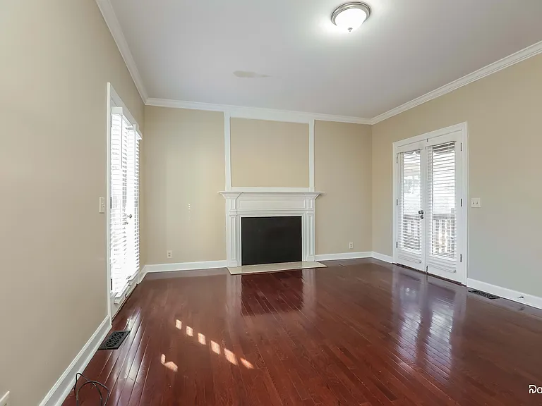 1229 Charlton Dr — Photo 4