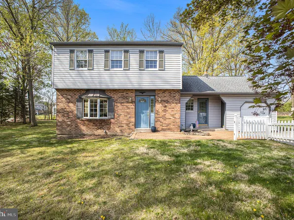 2102 Oakland Dr, Norristown, PA 19403