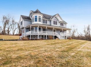 39 Quaker Farm Trl, Hyde Park, NY 12538