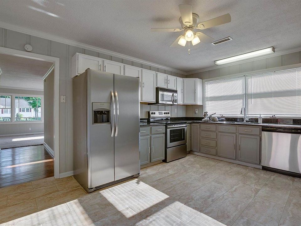 1st image of 219 Rushwood Dr