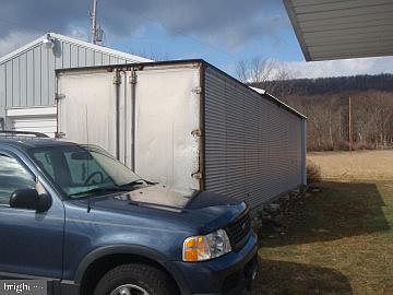 4th image of 10464 Mountain Rd