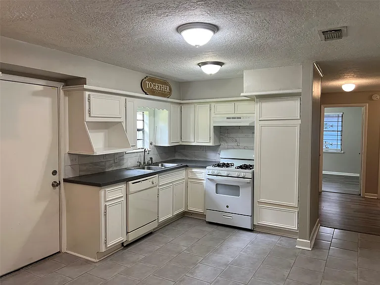 9505 Everglade Dr — Photo 14