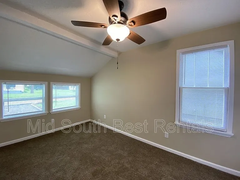 1404 Division St — Photo 6
