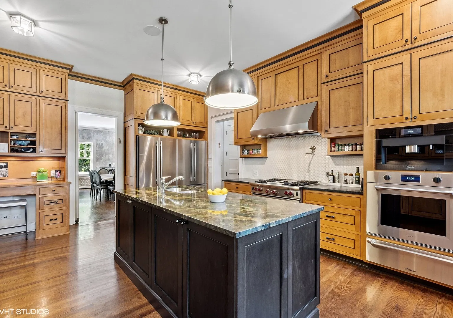 9 bed, 7.5 bath, 10000 sqft, $14,770 — Photo 4