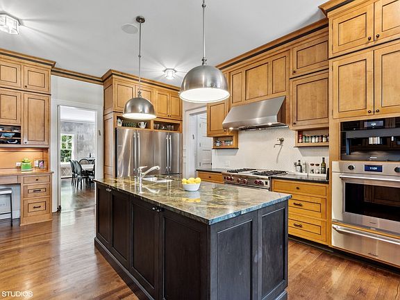 4th image of 1103 Sheridan Rd