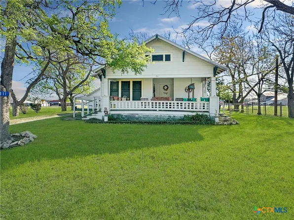 111 S Mill St, Flatonia, TX 78941
