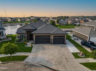 2333 Bayview Ct SE, Mandan, ND 58554
