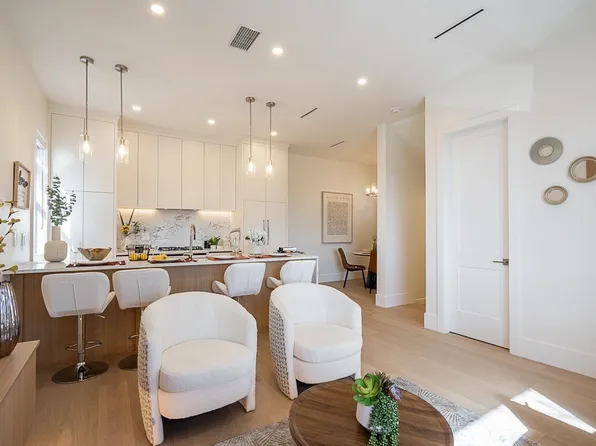 4875 Albert St #2, Burnaby, BC V5C 2H4
