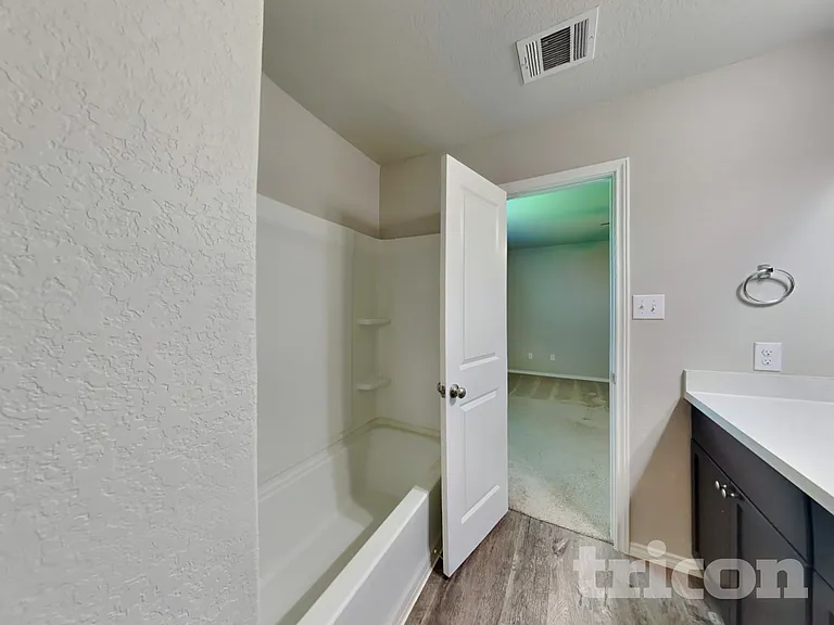 5306 Everett Loop — Photo 10