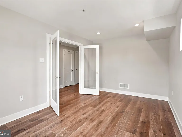 35 3rd Ave — Photo 7