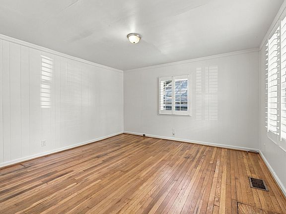 5th image of 102 Elberta St