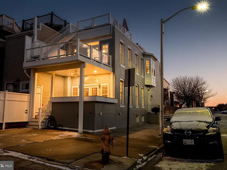 142 W Clement St — Photo 38