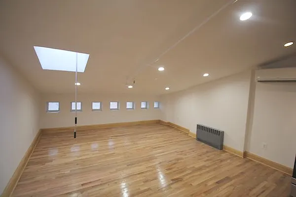 Rented by Capri Jet Realty Corp | media 5