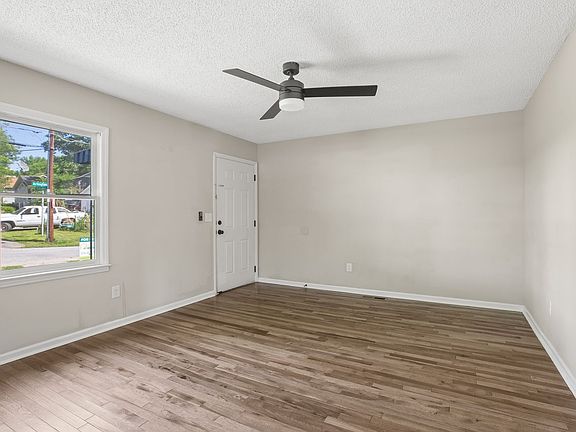4th image of 800 Arlington St APT A