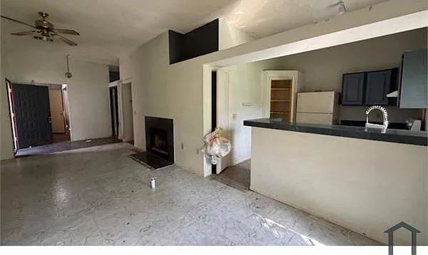 4 bed, $1,895 — Photo 2