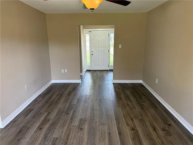 4 bed, 2.0 bath, 1900 sqft, $2,400 — Photo 3