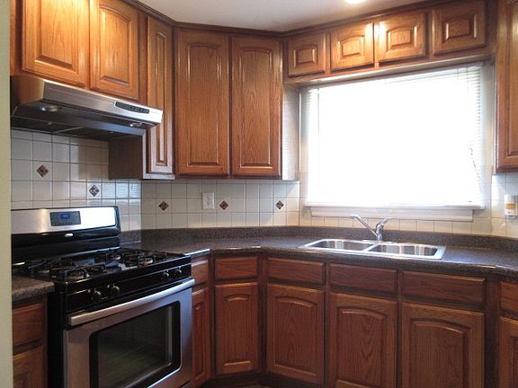 4th image of 1341 N Bronson Ave