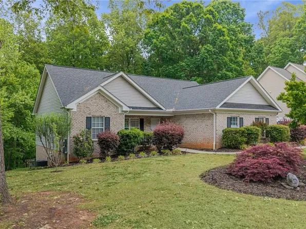 7704 Perthshire Dr, Oak Ridge, NC 27310