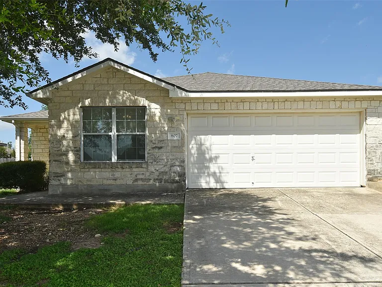807 Estancia Way — Photo 1