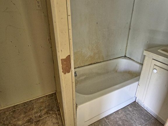 3rd image of 254 Duck Dr