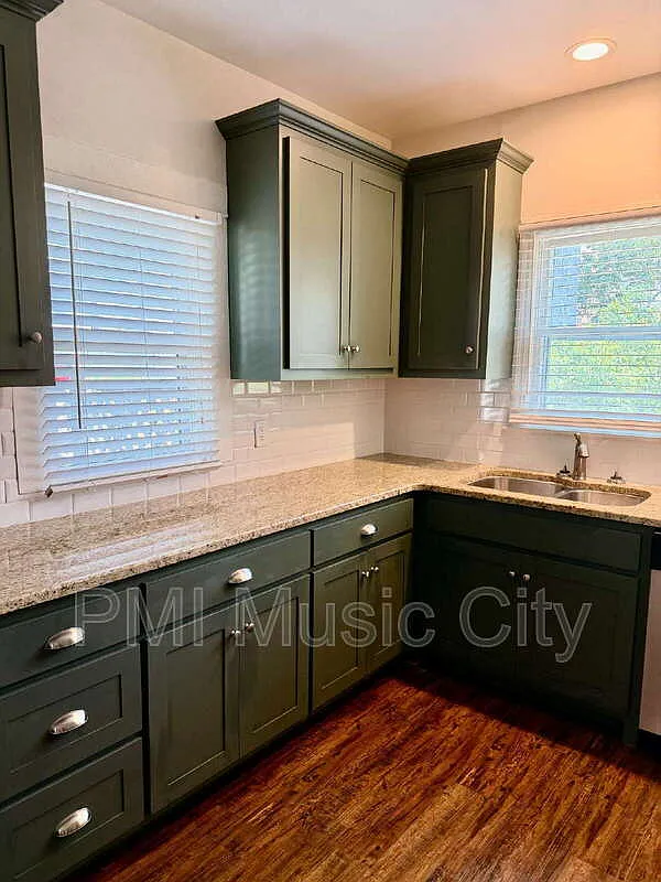 3 bed, 1.0 bath, 1300 sqft, $2,045 — Photo 3