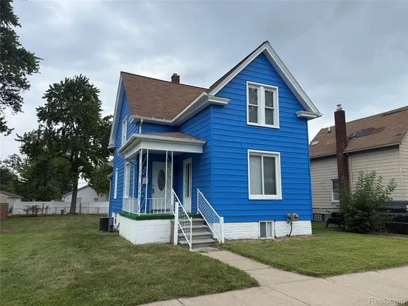 81 Fessenden St, Mount Clemens, MI 48043